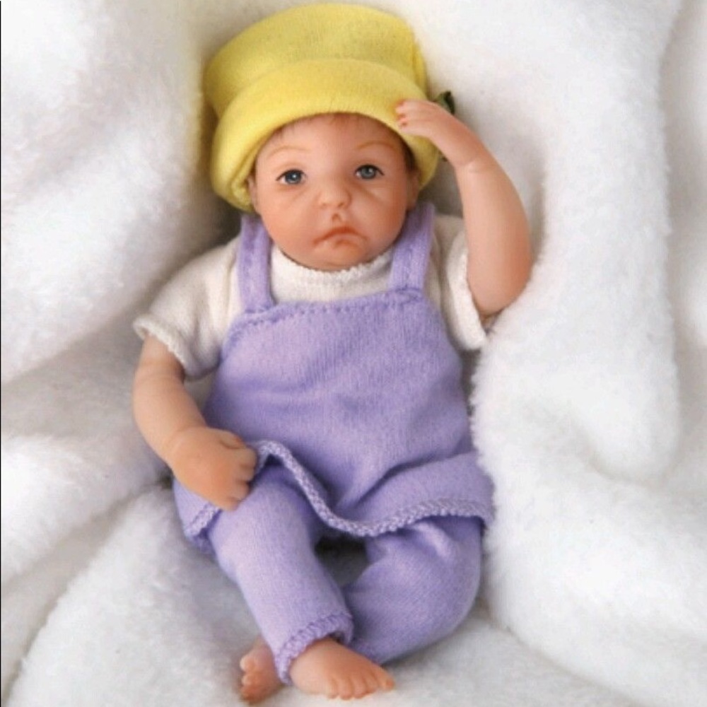 Collector’s Ashton Drake Doll, “Handful of Beauty”